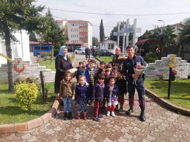 Miniklerden Jandarmaya Taziye Ziyareti