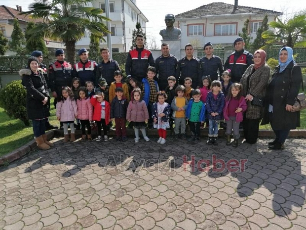 Miniklerden Jandarmaya Taziye Ziyareti