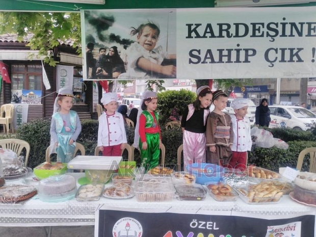 MiNiKLERDEN ŞEHiT KAYMAKAM SAFiTüRK KERMESiNE DESTEK