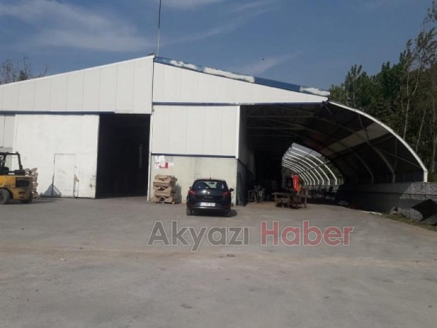 Mobilya deposunda yangın