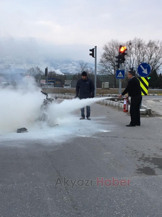 Motosiklet Alev Alev Yandı