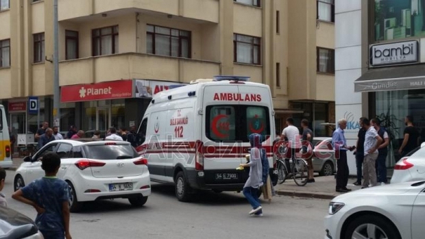 Motosiklet ile Otomobil Çarpıştı