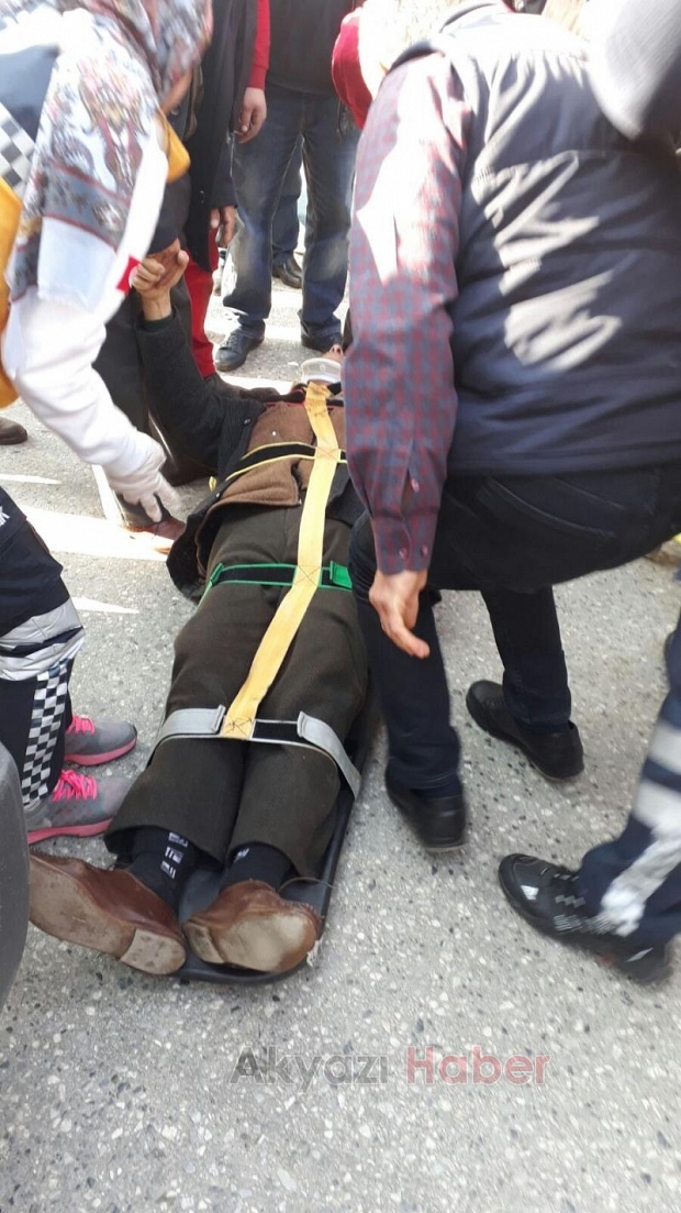Motosiklet Sürücü Yaşlı Adama Çarptı