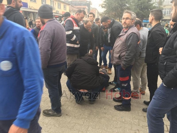 MOTOSİKLET YAYAYA ÇARPTI