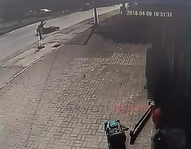  Motosiklet Yayaya Çarptı