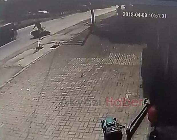  Motosiklet Yayaya Çarptı