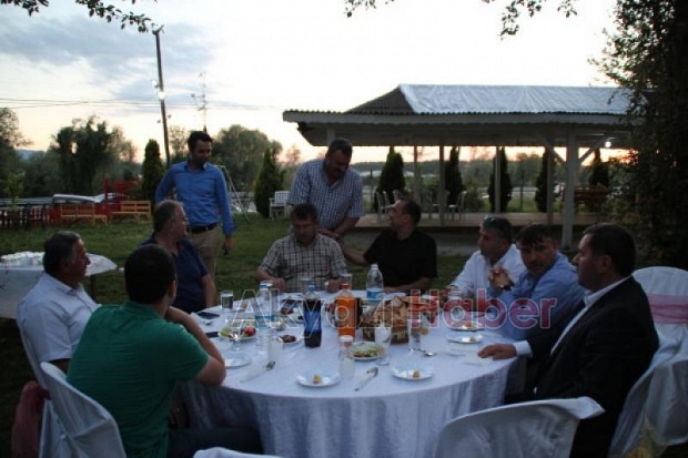  Muhtarlar İftar Yemeğinde Akyazı Protokolünü Ağırladı