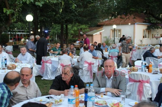  Muhtarlar İftar Yemeğinde Akyazı Protokolünü Ağırladı