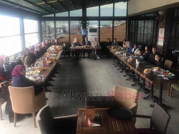 Naim Yolcu Kadın Seçmenlere Projelerini Anlattı