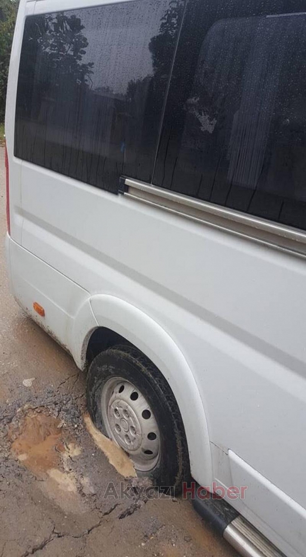 Öğrenci Servisi Yolda Battı