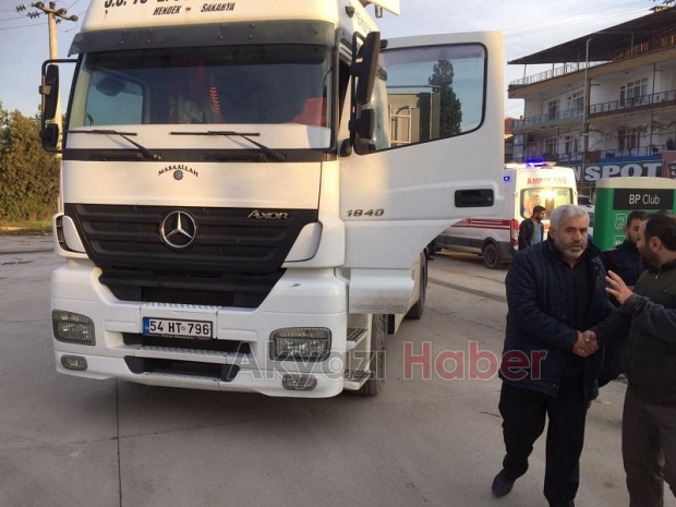 Sanayide Çalışan Şahıs Tırın Altında Kalıyordu