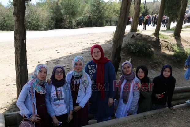 Öğrenciler Atalarını Ziyaret Etti