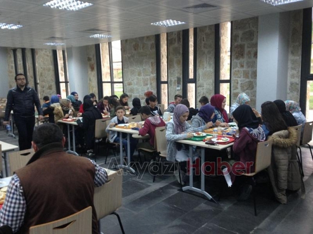Öğrenciler Atalarını Ziyaret Etti