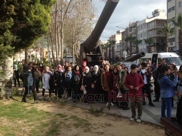 Öğrenciler Atalarını Ziyaret Etti