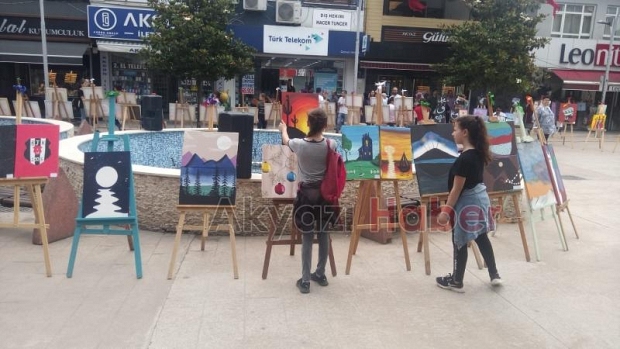 Öğrenciler Çizdi Öğretmenler Sergiledi