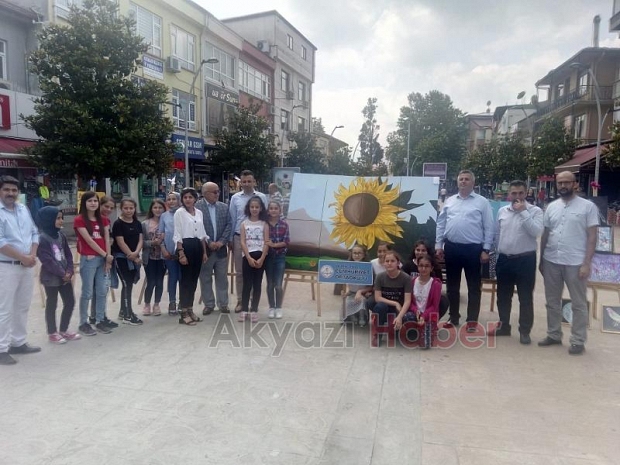Öğrenciler Çizdi Öğretmenler Sergiledi