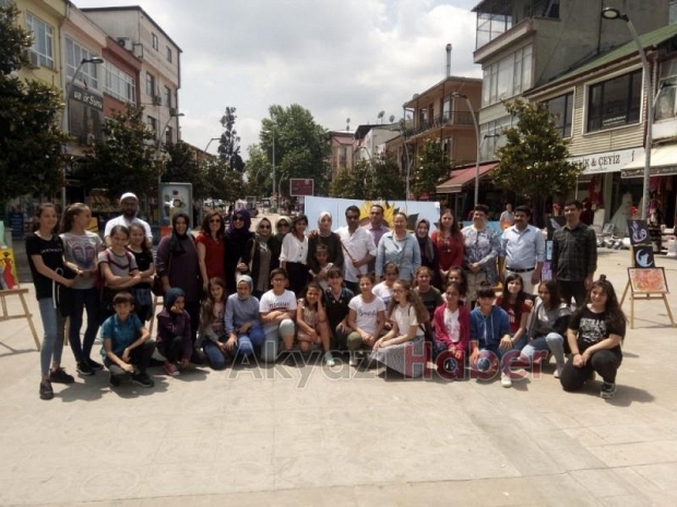 Öğrenciler Çizdi Öğretmenler Sergiledi