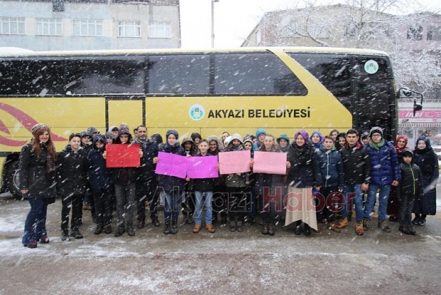 ÖĞRENCİLERE BAŞKANDAN SİNEMA HEDİYESİ