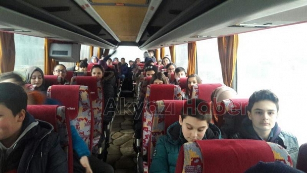 ÖĞRENCİLERE BAŞKANDAN SİNEMA HEDİYESİ