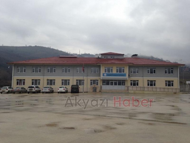Okula Temizlik Makinası Bağışladı