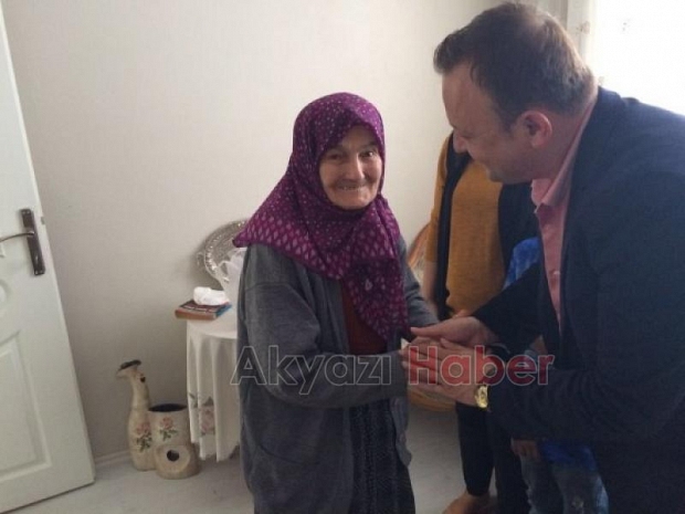 Ömercikler Mahallesi Muhtarı Anneleri Unutmadı