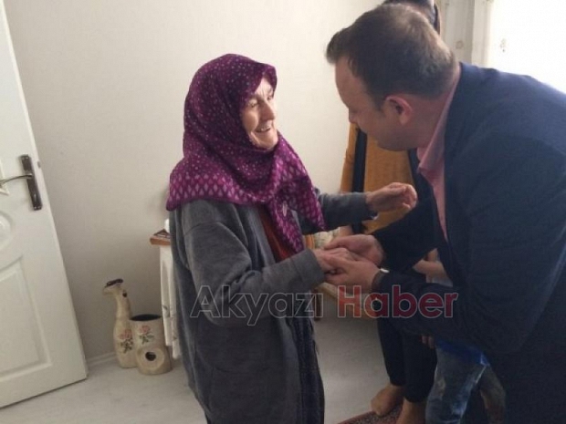 Ömercikler Mahallesi Muhtarı Anneleri Unutmadı
