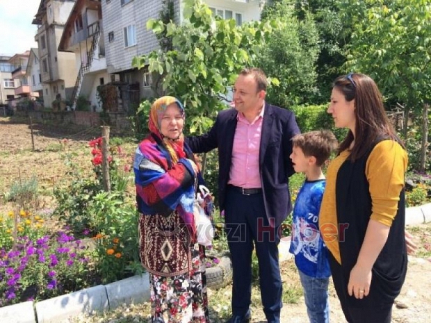 Ömercikler Mahallesi Muhtarı Anneleri Unutmadı