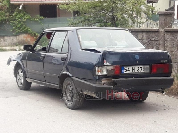 OTOMOBİL BAHÇE DUVARINA ÇARPARAK DURABİLDİ