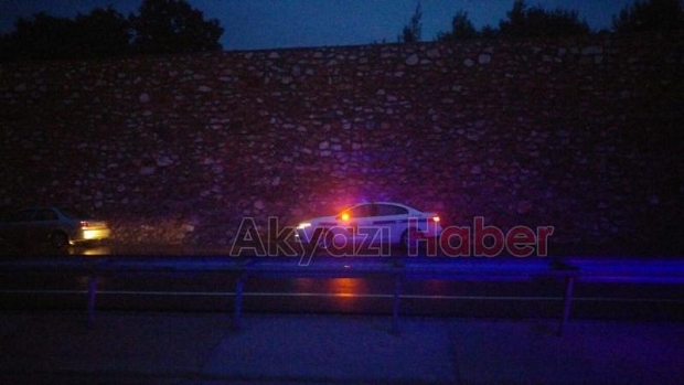 Otomobil Bariyerlere Çarptı