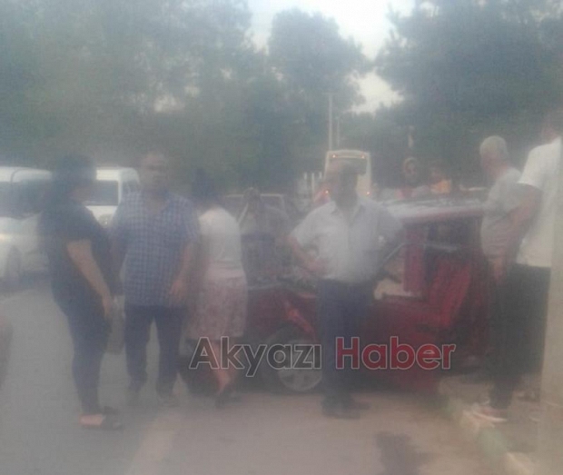 Otomobil direğe çarptı