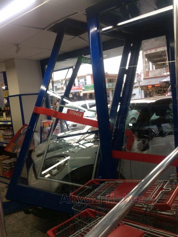 Otomobil İle Markete Girdi