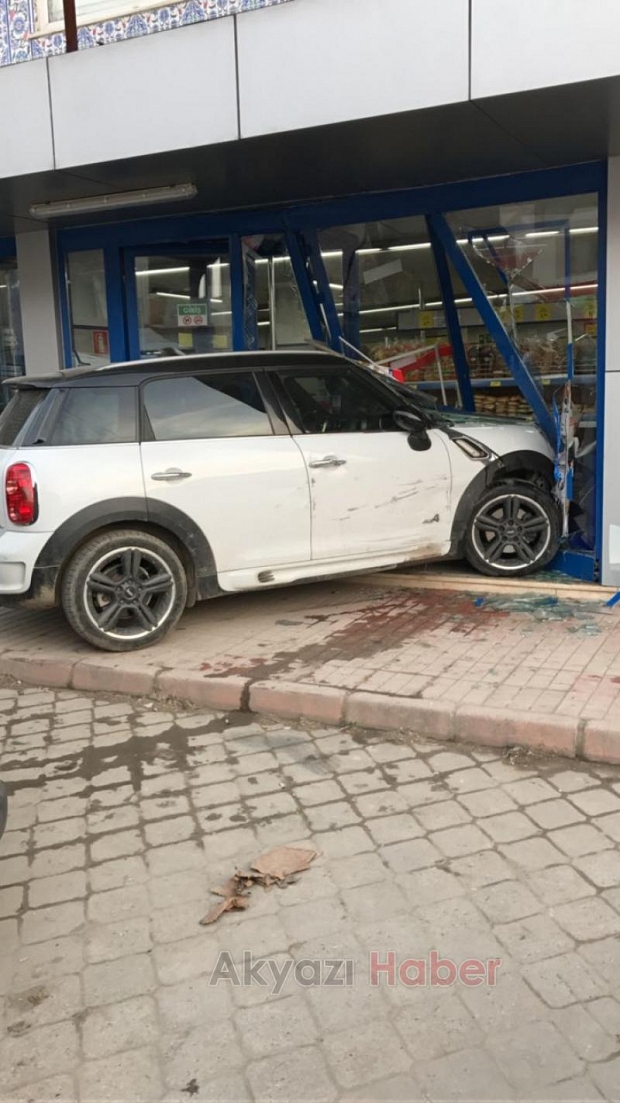 Otomobil İle Markete Girdi