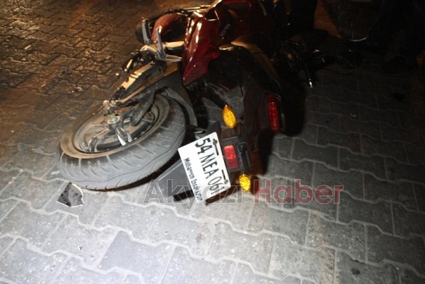 Otomobil İle Motosiklet Çarpıştı