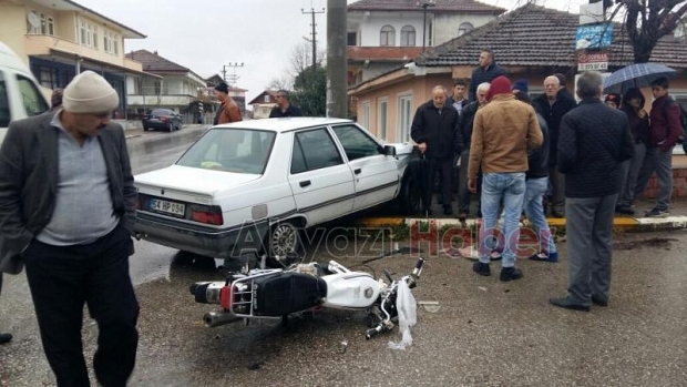 Otomobil İle Motosiklet Çarpıştı