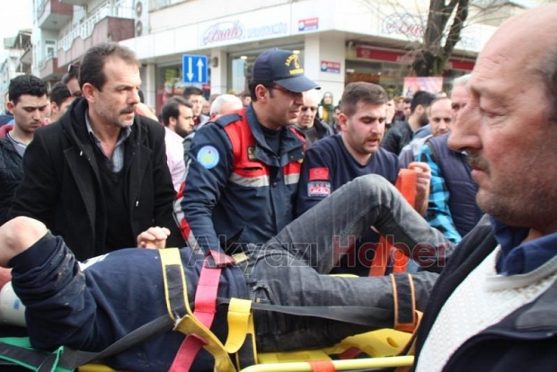 Otomobil ile Motosiklet Çarpıştı 