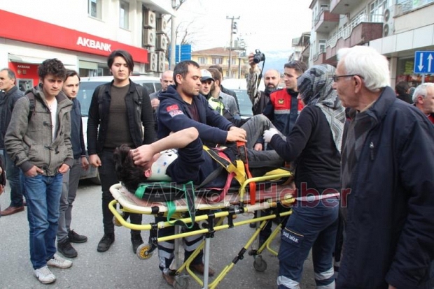 Otomobil ile Motosiklet Çarpıştı 