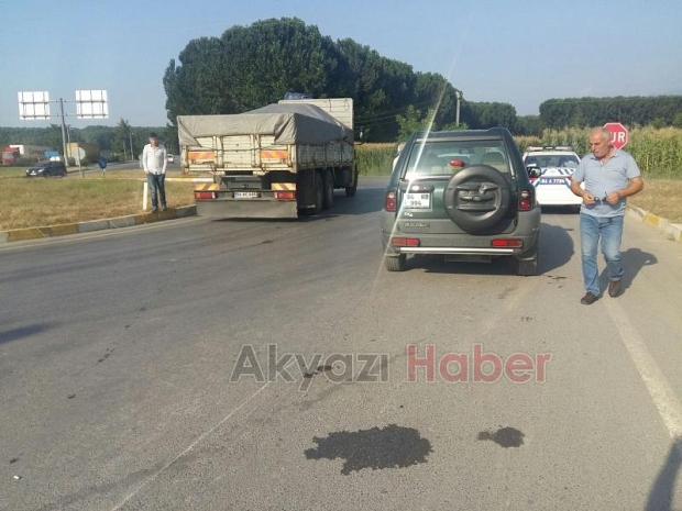 Otomobil ile Motosiklet Çarpıştı