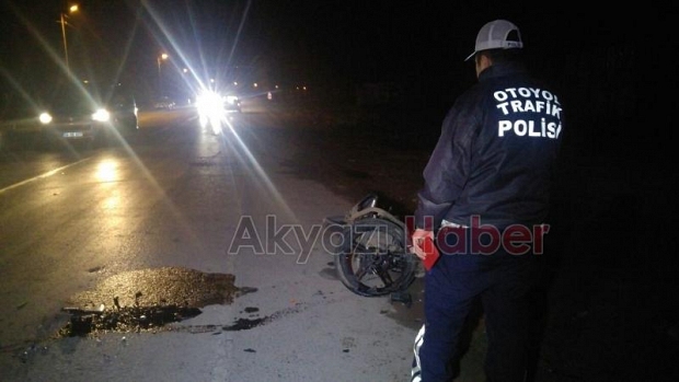 Otomobil ile motosiklet çarpıştı
