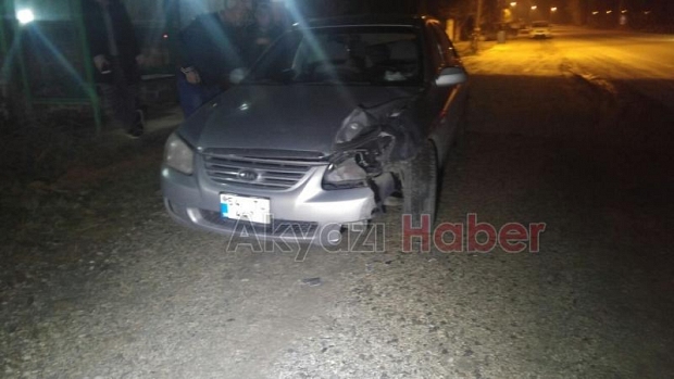 Otomobil ile motosiklet çarpıştı