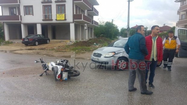 Otomobil ile Motosiklet Çarpıştı