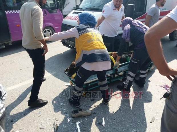 Otomobil motosiklete çarptı 1i ağır 2 yaralı