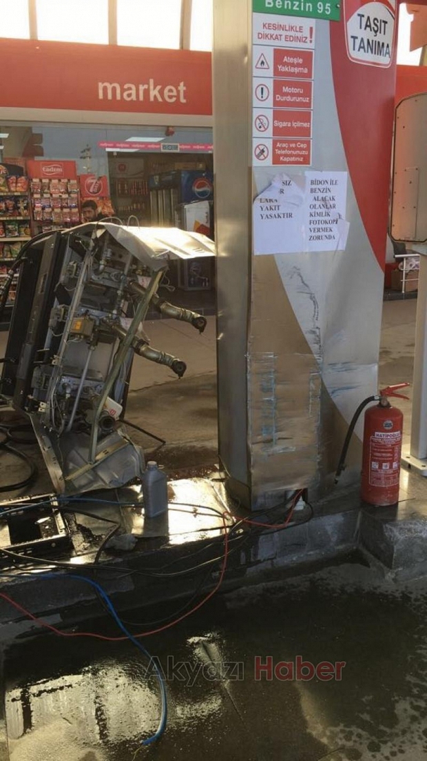 OTOMOBİL PETROLE DALDI