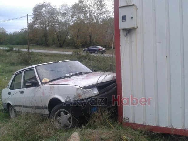 Otomobil Sürücüsü Konteynıra Çarptı 