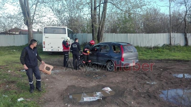 Takla atan otomobilde karı koca yaralandı