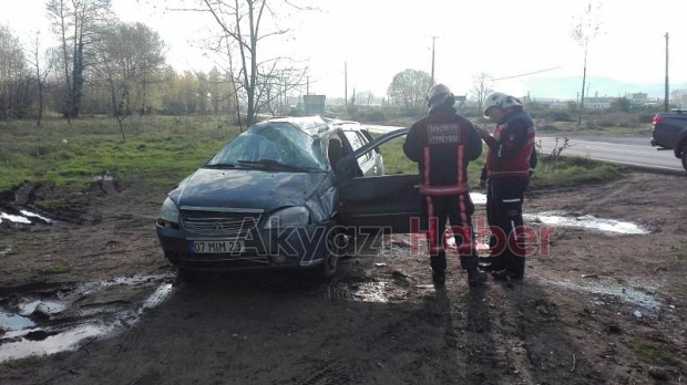 Takla atan otomobilde karı koca yaralandı