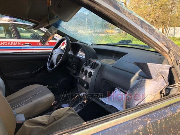 Takla atan otomobilde karı koca yaralandı