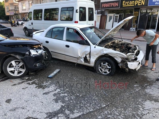Otomobil Tali Yoldan Çıkan Araçla Çarpıştı