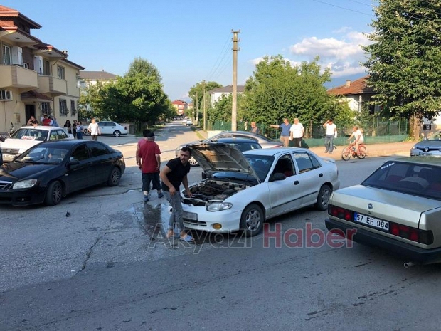 Otomobil Tali Yoldan Çıkan Araçla Çarpıştı