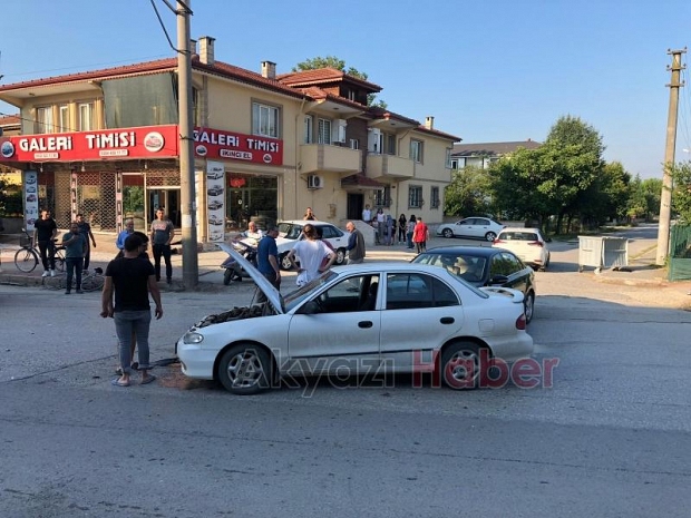 Otomobil Tali Yoldan Çıkan Araçla Çarpıştı