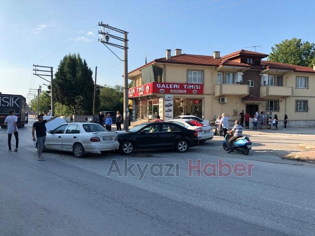 Otomobil Tali Yoldan Çıkan Araçla Çarpıştı